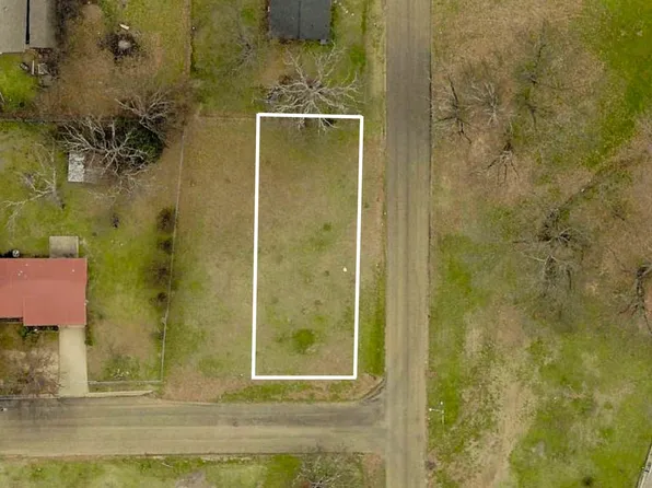 700 Cash St, Mount Pleasant, TX 75455