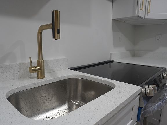 3rd image of 567 Park St #B