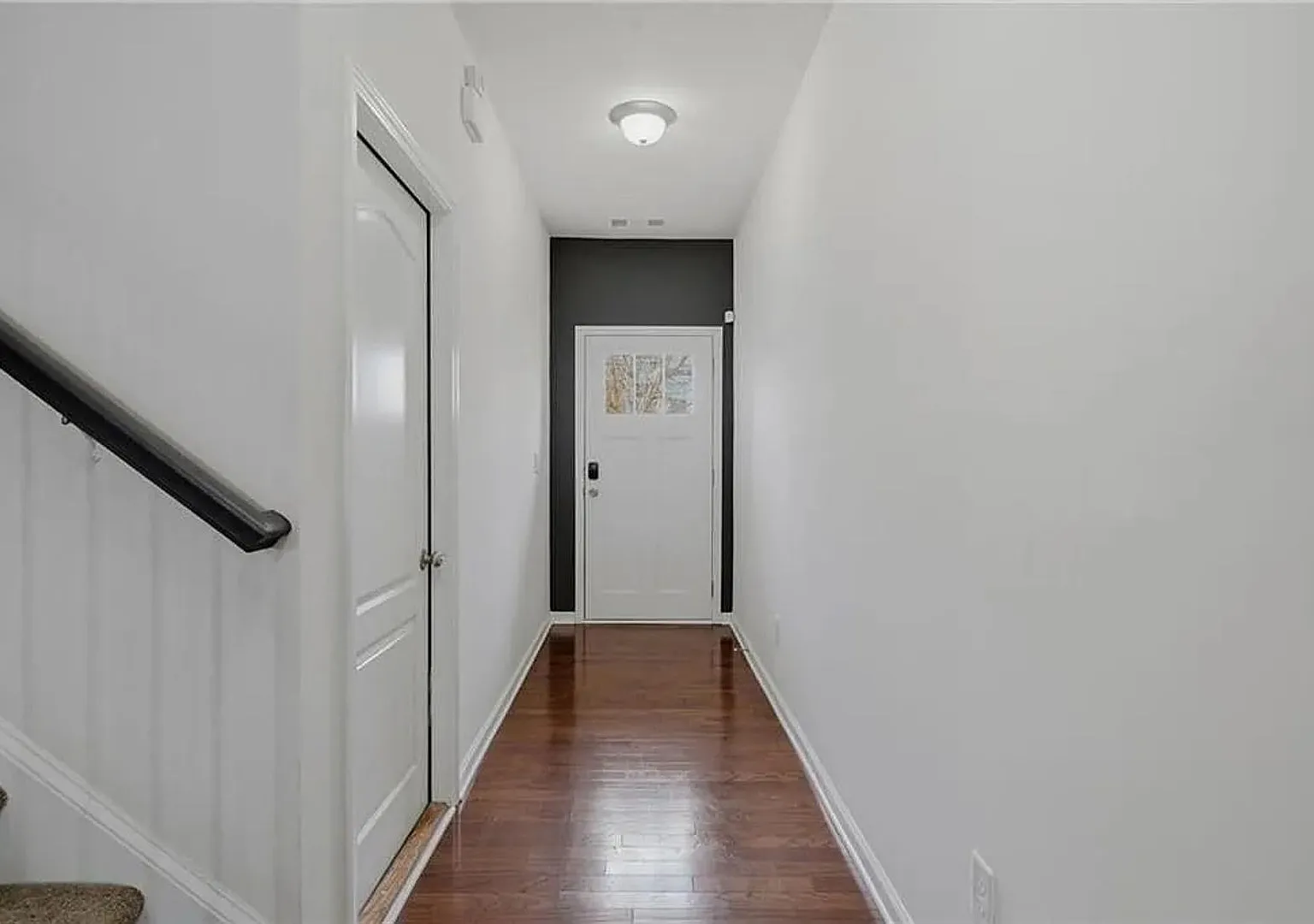 Room in 3 Bedroom Home in Lilburn — Photo 3