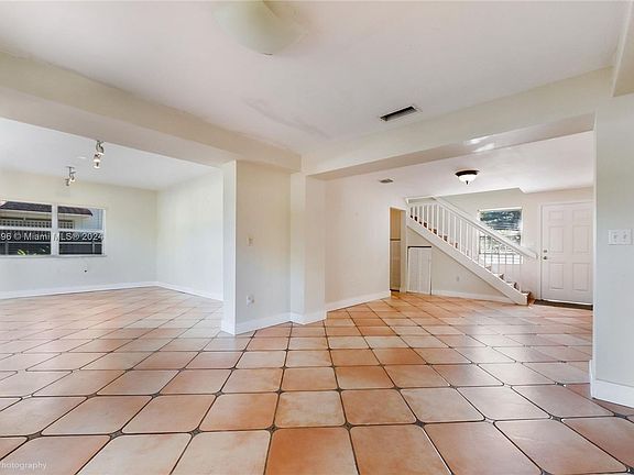 5th image of 3698 Franklin Ave #3698