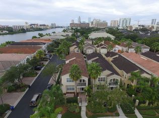 1012 Royal Pass Rd, Tampa, FL 33602