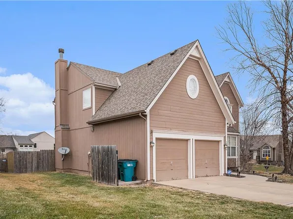 19486 W 207th Pl, Spring Hill, KS 66083