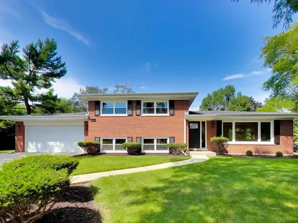910 E Kimber Ln, Arlington Heights, IL 60005