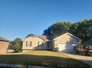 300 NE 6th St, Blue Springs, MO 64014