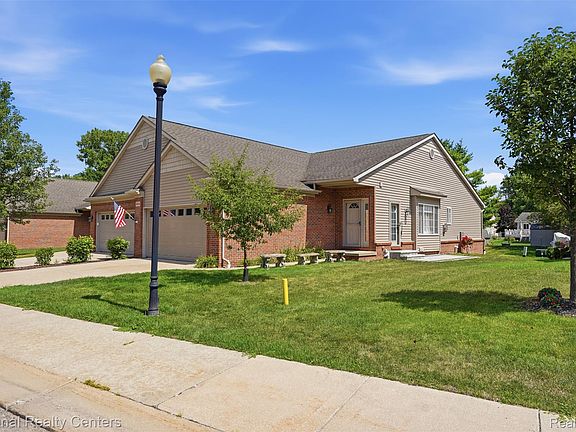 2nd image of 809 Chelsea Ridge Ct