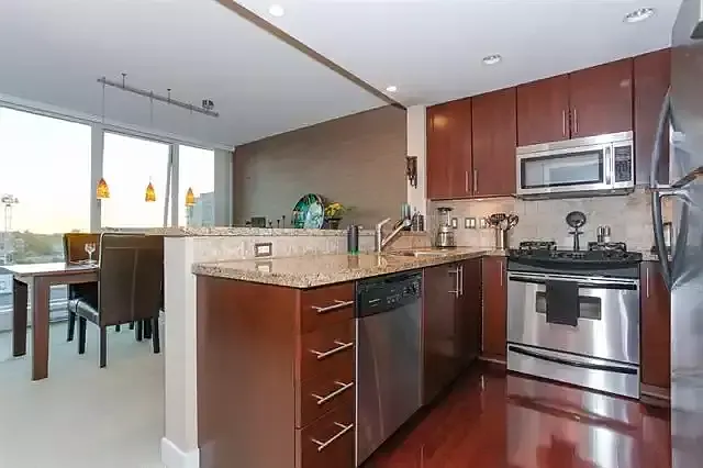 1483 W 7th Ave #703 — Photo 8