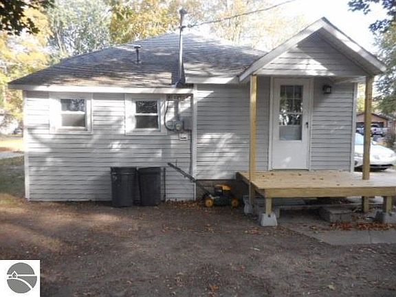 2nd image of 516 Cedar St