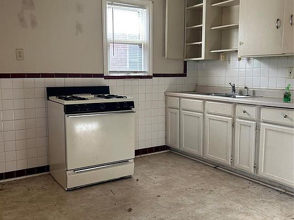 3rd image of 5949 McArthur Ave