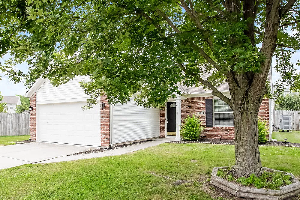 3 bed, 2.0 bath, 1350 sqft, $2,140 — Photo 3