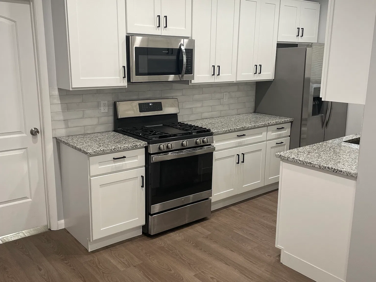 2 bed, 850 sqft, $2,400 — Photo 1