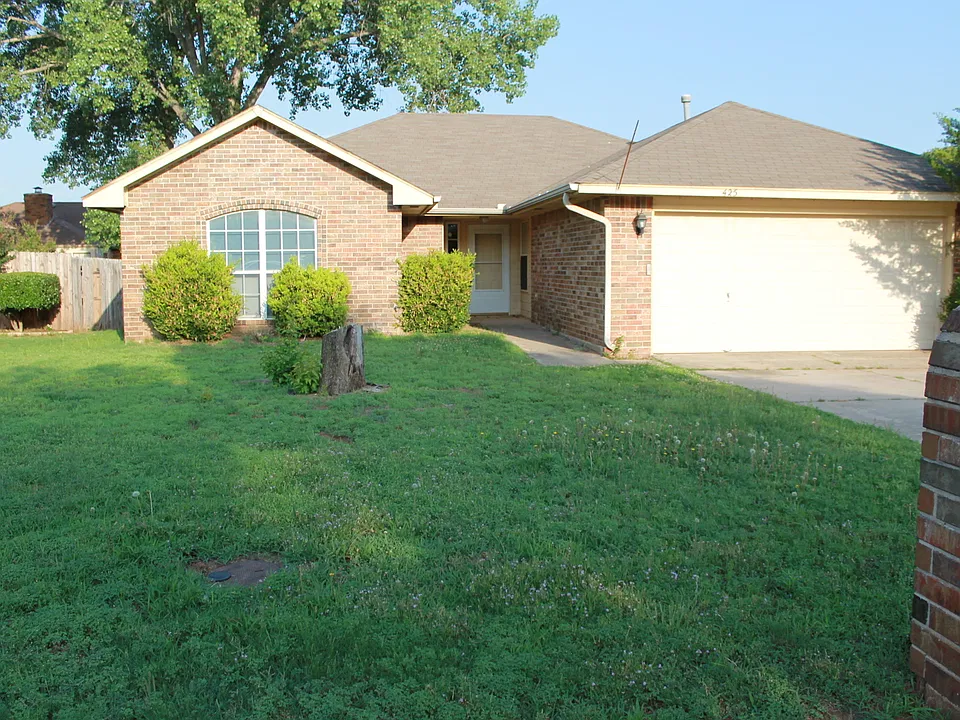425 Pinehurst Dr