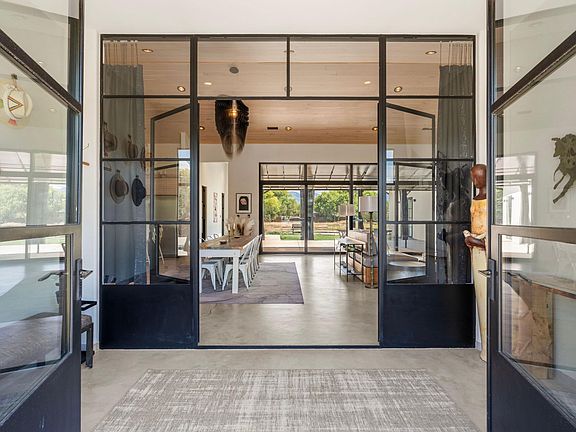 3rd image of 400 Perea Ln
