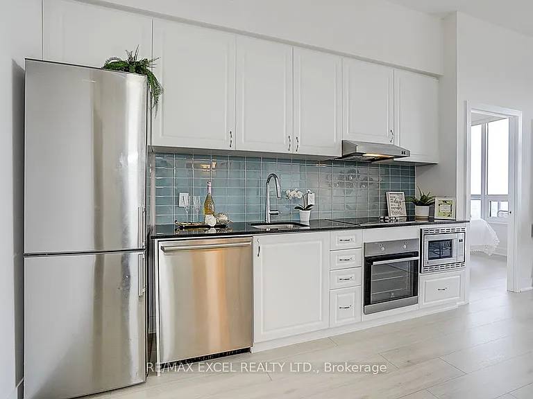 7 Kenaston Gdns #LPH5 — Photo 9