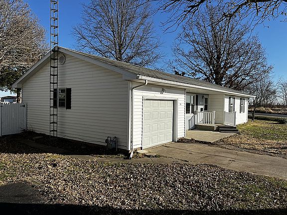 5th image of 123 Cottage Ln