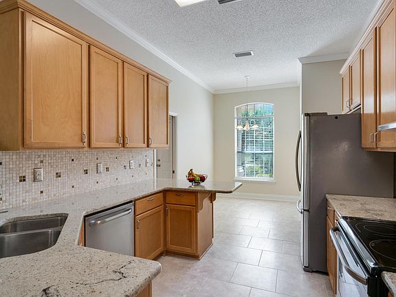 5th image of 709 S Lake Cunningham Ave