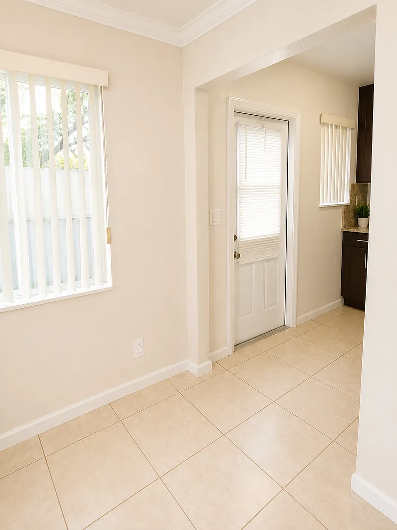 3609 POLK ST — Photo 3