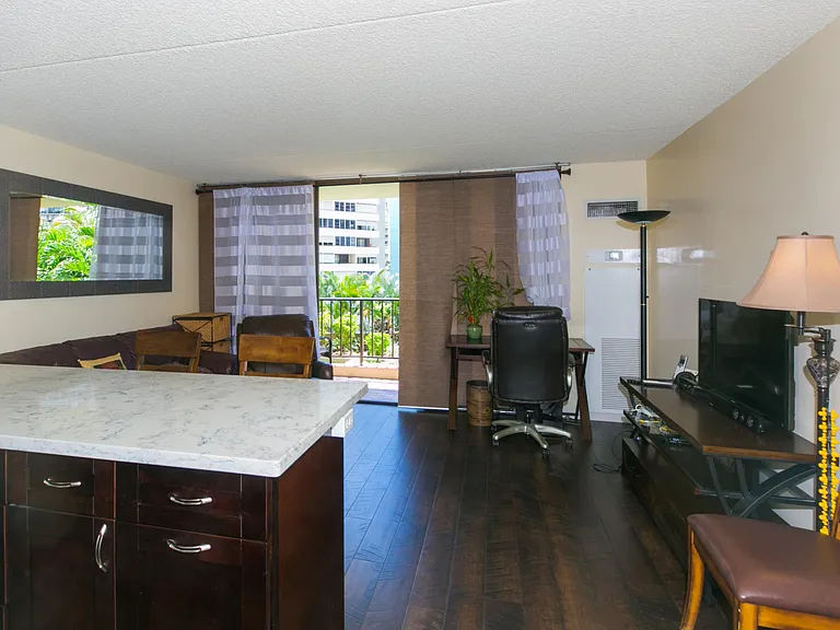 411 Hobron Ln #607 — Photo 3