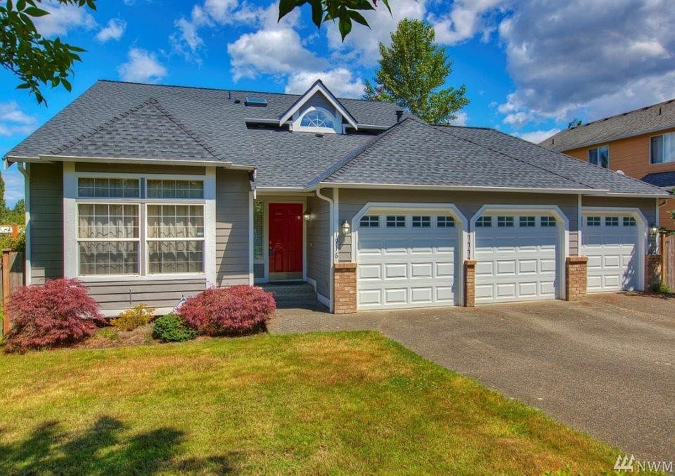 3 BR 2 story with 3 car pass through garage on a cul-de-sac!! This home has many upgrades!