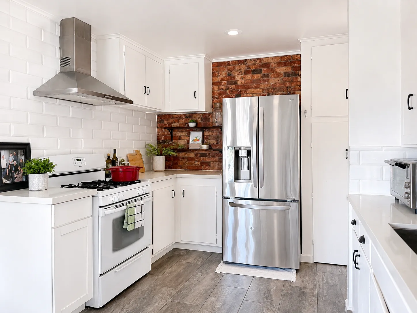 2 bed, 774 sqft, $3,400 — Photo 3
