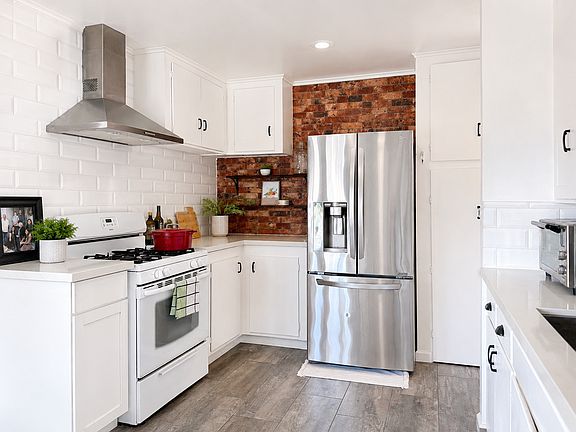 3rd image of 2900 Atlantic St