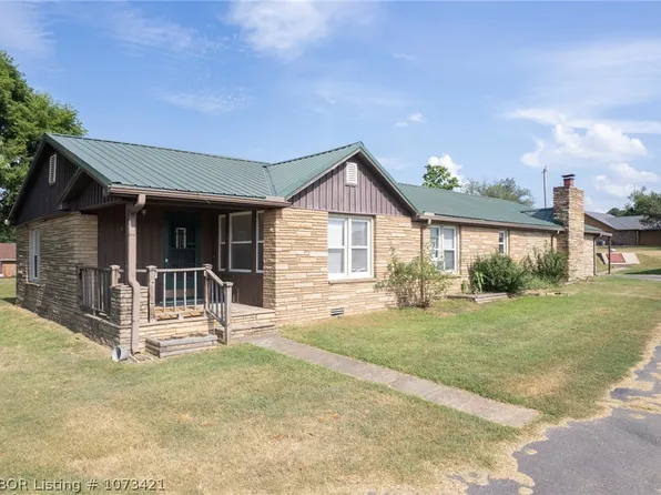 1930 N 16th St, Van Buren, AR 72956