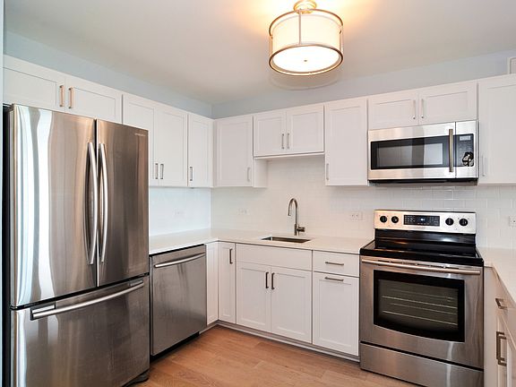 5th image of 1660 N La Salle St #1607