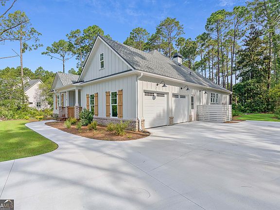4th image of 110 Clubhouse Circle St