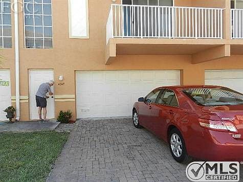 4th image of 4349 Estrada Dr