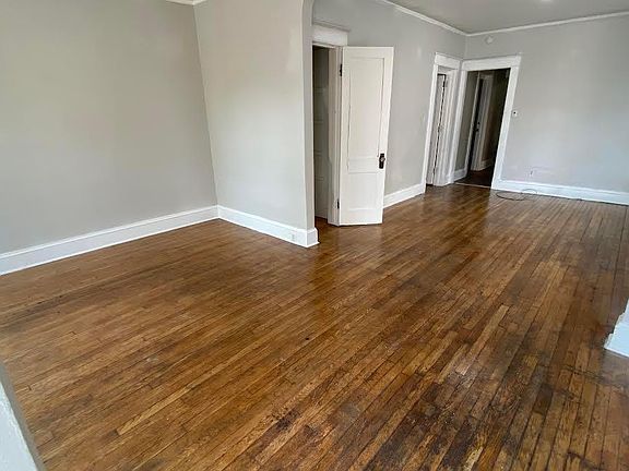 5th image of 544 Hudson Ave Floor 1