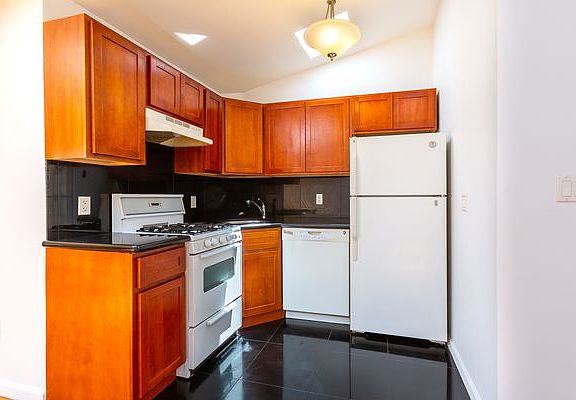 2nd image of 928 President St APT E1
