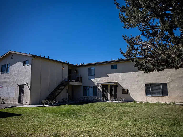 973 Mission Dr — Photo 2