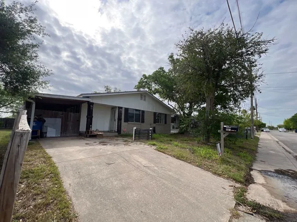 1101 Laredo St, Sinton, TX 78387
