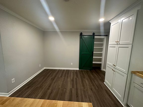 5th image of 9685 Darrell Ave