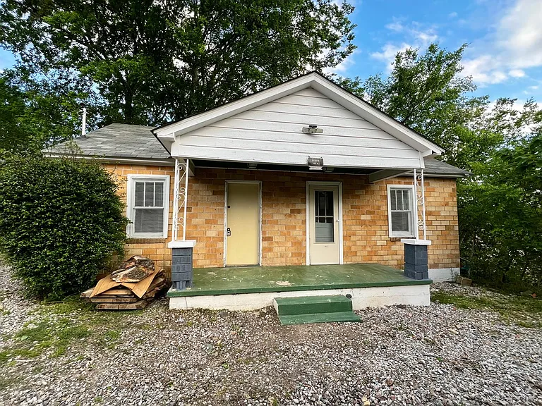 116 Grove St — Photo 1