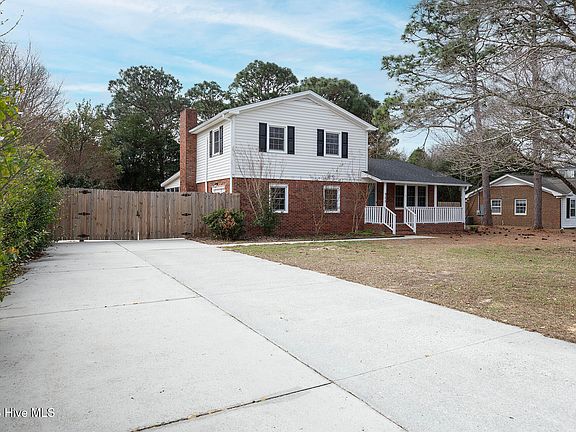 2nd image of 925 Lorraine Drive