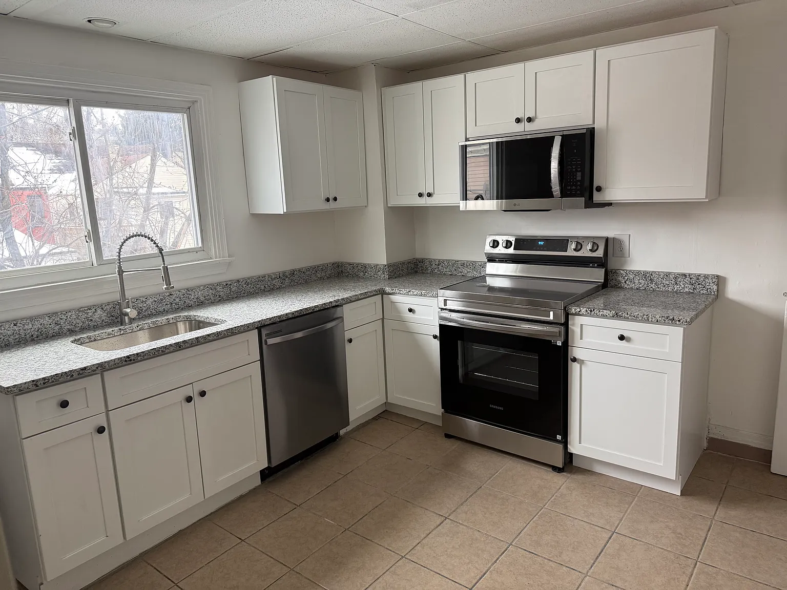 3 bed, $1,395 — Photo 1