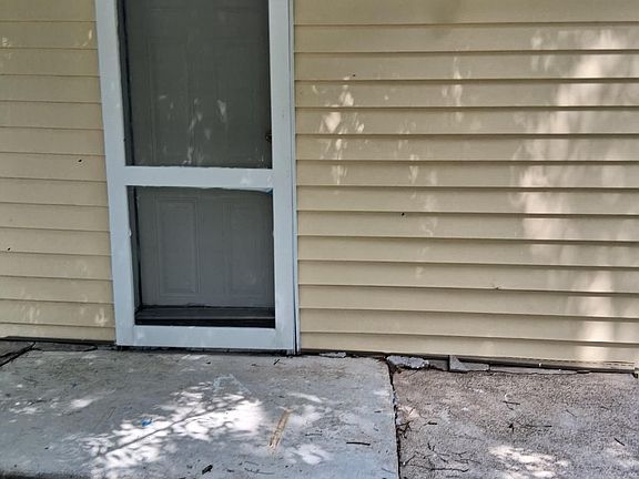 4th image of 200 Portland St