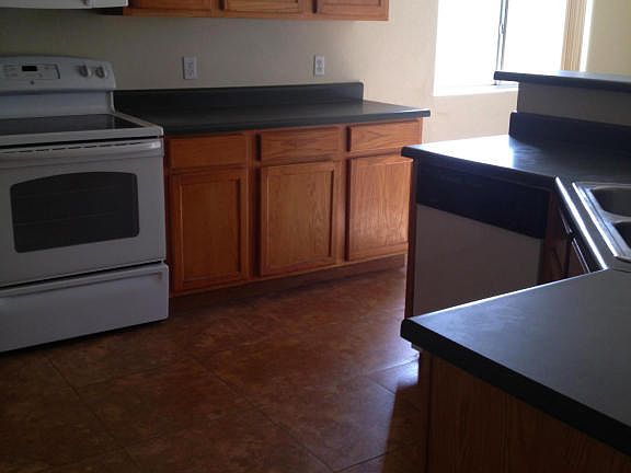 4th image of 528 N 105th Pl