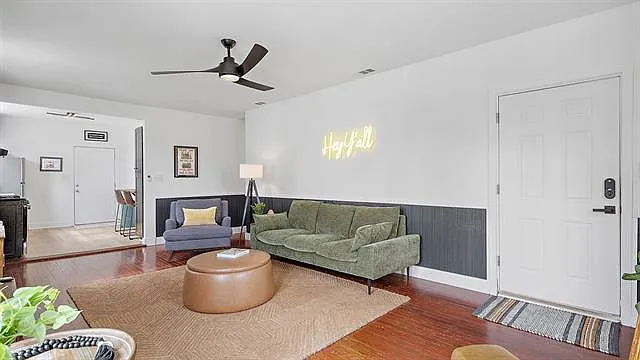 2 bed, 1.0 bath, 900 sqft, $1,800 — Photo 4