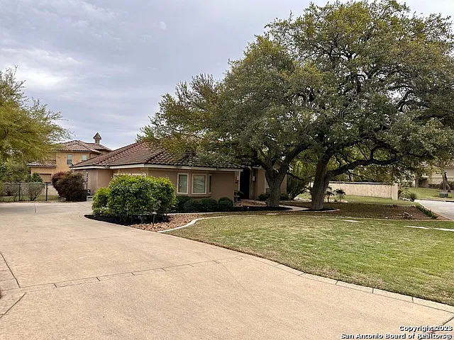 402 Cameron Cir — Photo 3