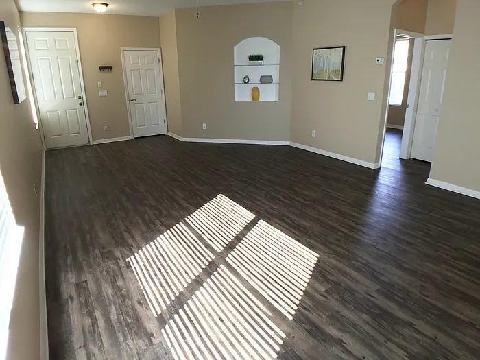 3 bed, 2.0 bath, 1592 sqft, $2,100 — Photo 3