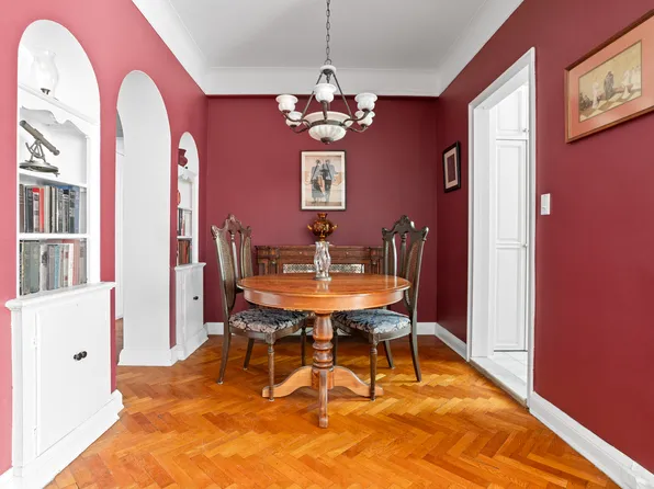 140 Riverside Drive image 3 of 11