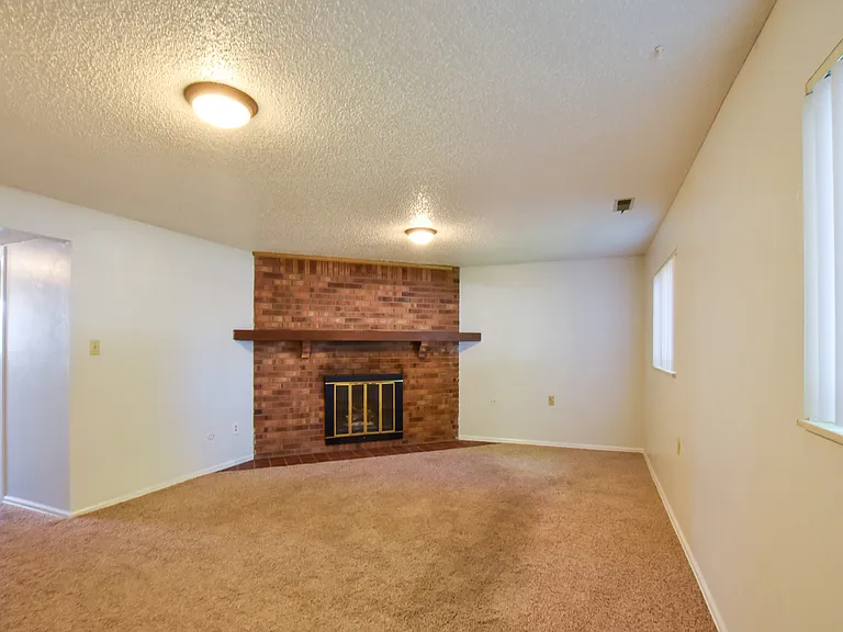 4925 Hackamore Dr N — Photo 17