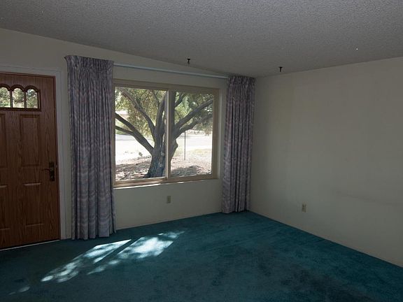 4th image of 3121 N Presidio Cir