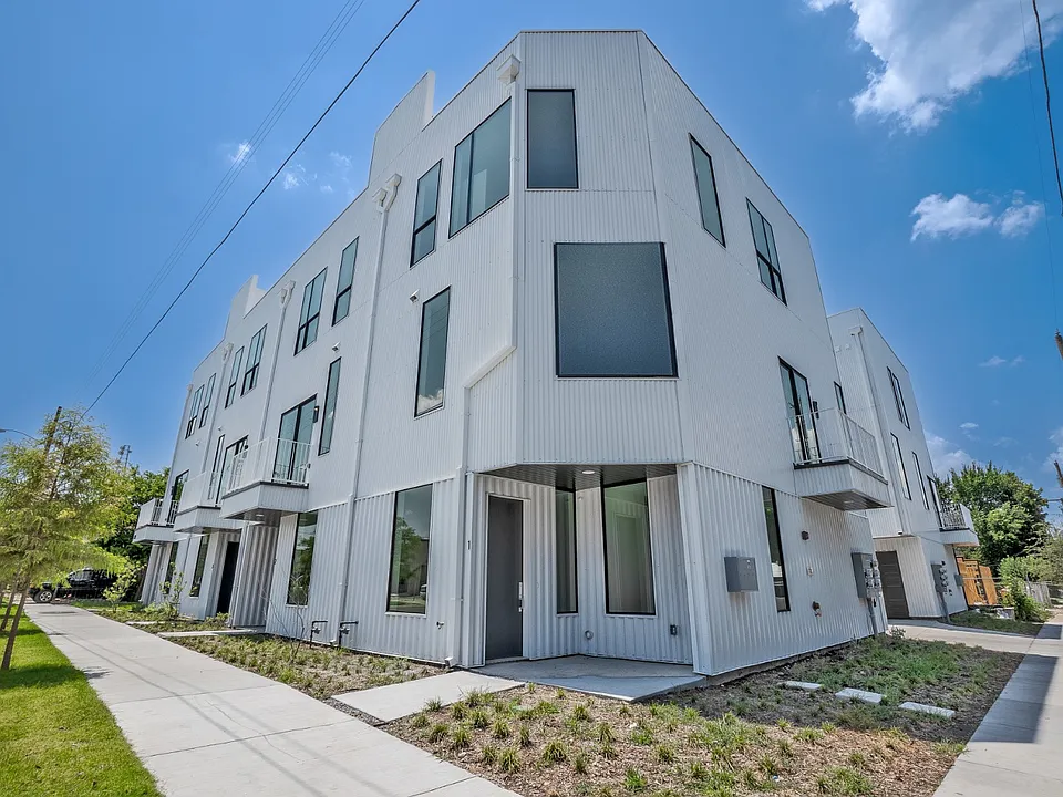 4322 Roseland Ave #9