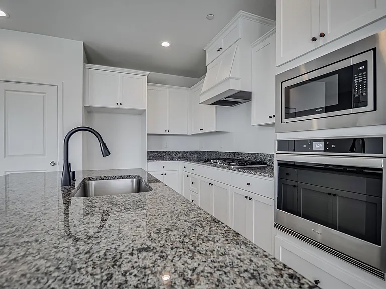 15017 Maryvale Ave — Photo 12
