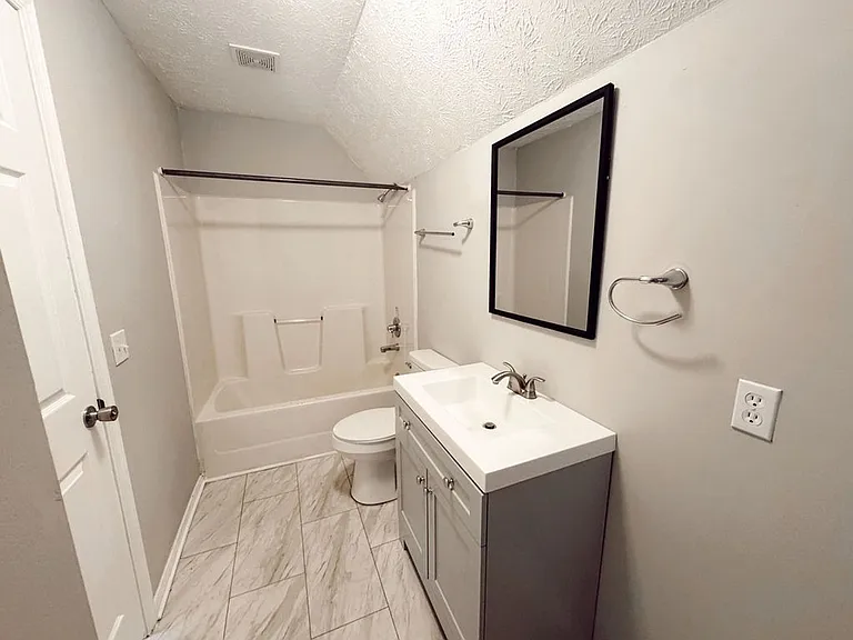 Valley View Apartments — Photo 72
