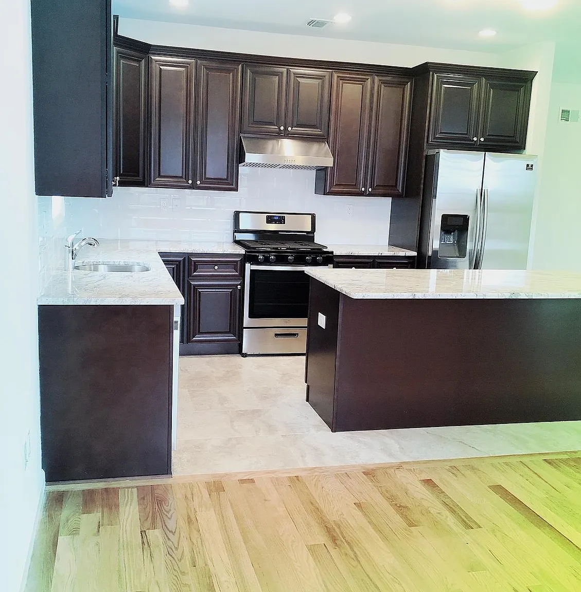 3 bed, 2700 sqft, $3,250 — Photo 2