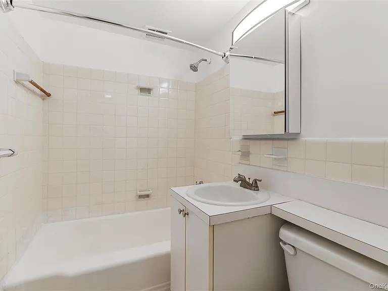 700 Scarsdale Ave #1W — Photo 9