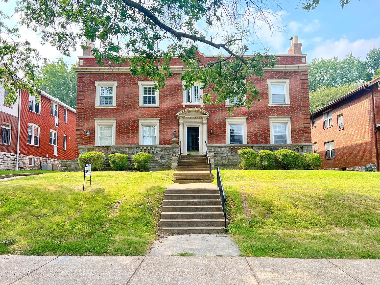 7226 Forsyth Blvd APT 1E photo 1